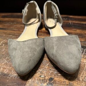 Women’s Suede Loft Flats Shoes tan size 7.5 EUC